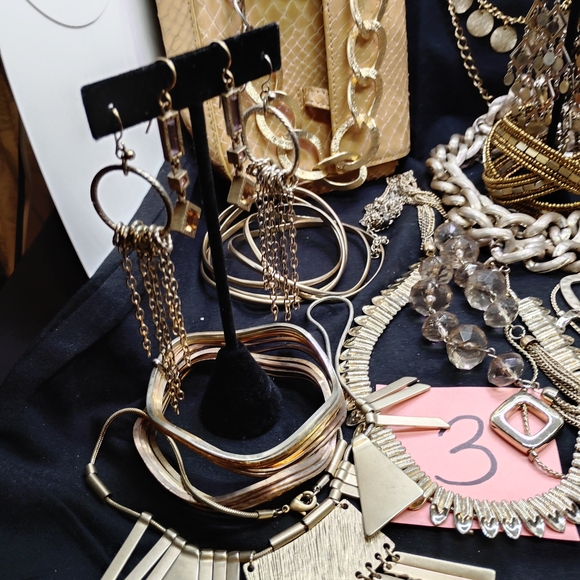 Lot#3 Chic Goldtone Jewelry Collection - Picture 7 of 10